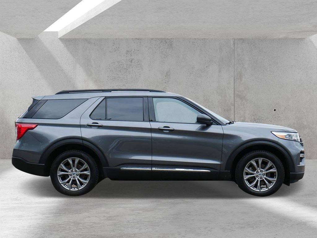 Certified 2023 Ford Explorer XLT w/ Equipment Group 202A AWD/4WD image 2