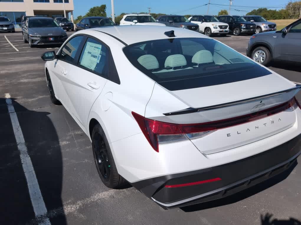 New 2026 Hyundai Elantra SEL Sport FWD image 6