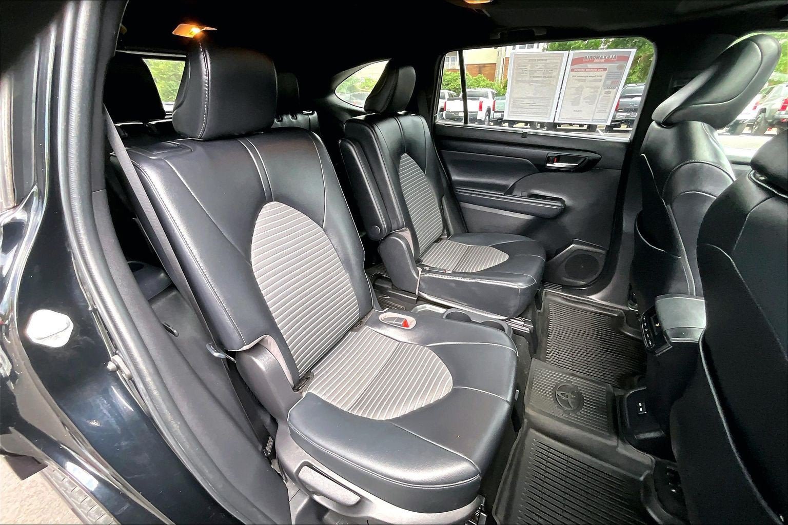 Used 2022 Toyota Highlander XSE AWD/4WD image 26
