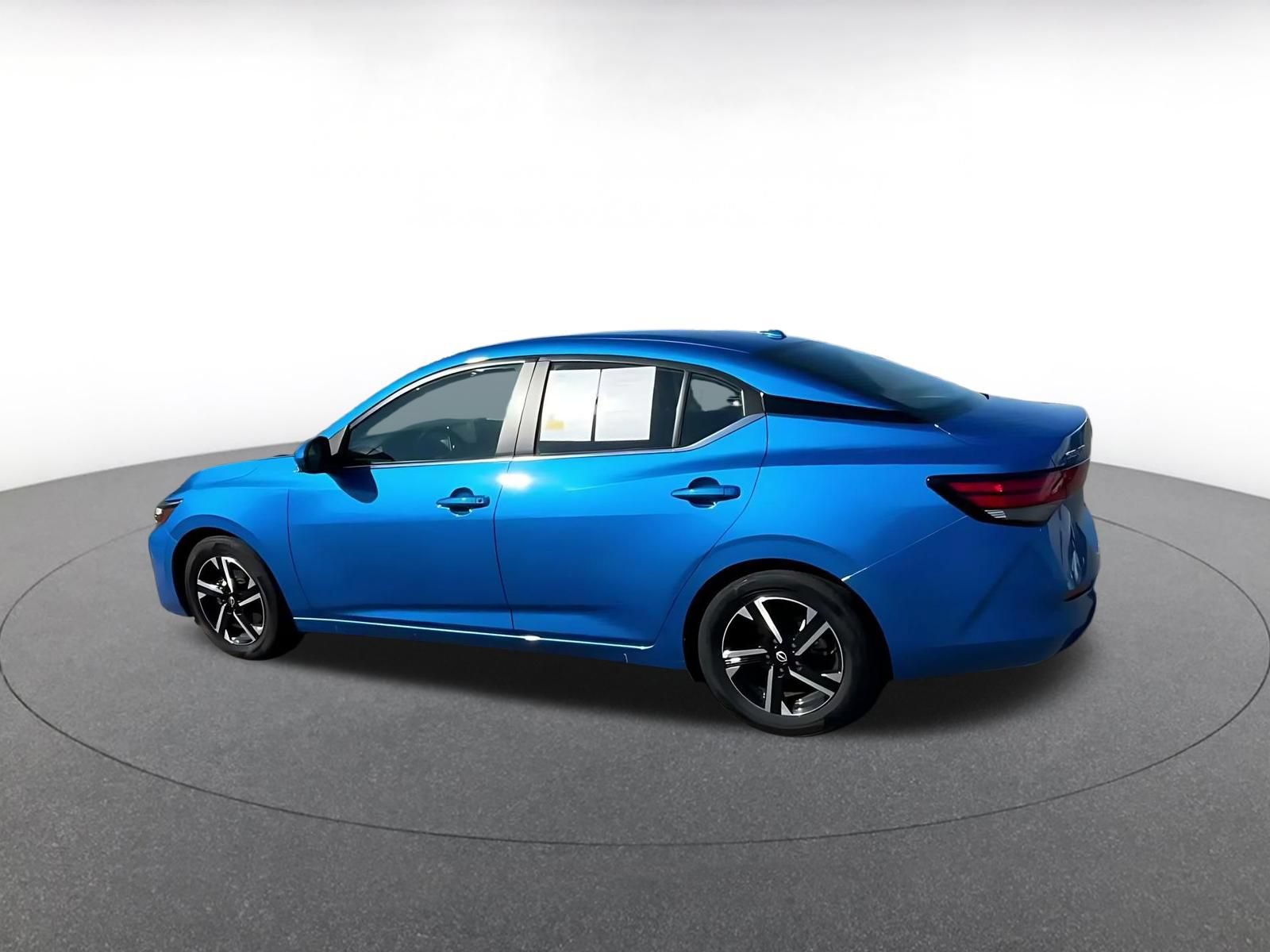 Used 2025 Nissan Sentra SV FWD image 9