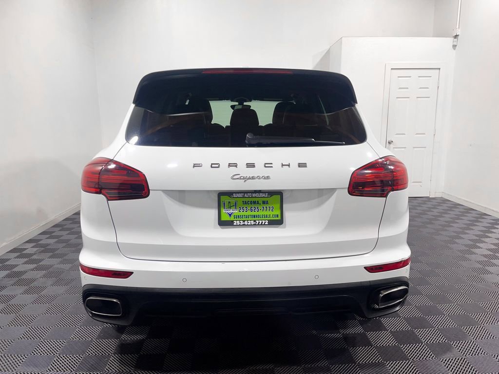 Used 2016 Porsche Cayenne AWD/4WD image 10