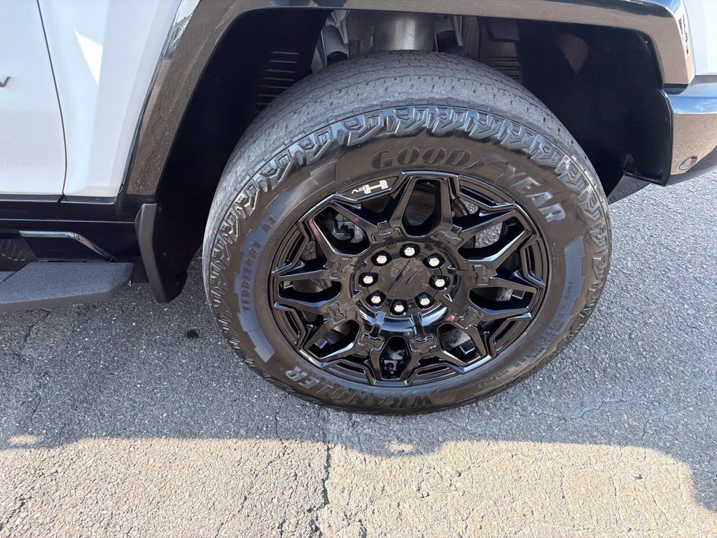 Used 2025 GMC Hummer EV 2X w/ LPO, Dark Essentials Package AWD/4WD image 34
