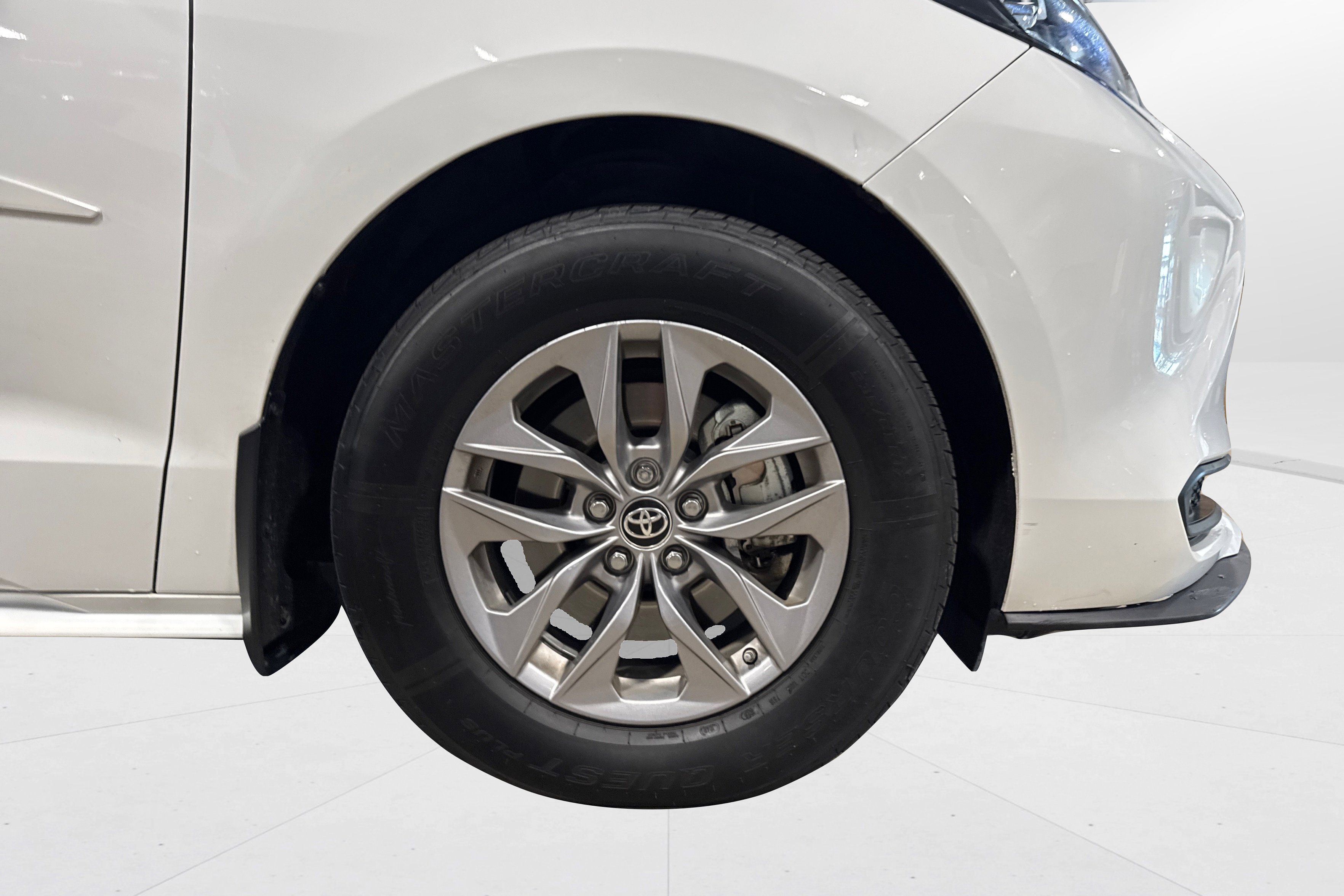 Used 2024 Toyota Sienna LE image 54