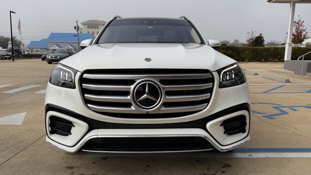 Used 2024 Mercedes-Benz GLS 450 4MATIC image 2