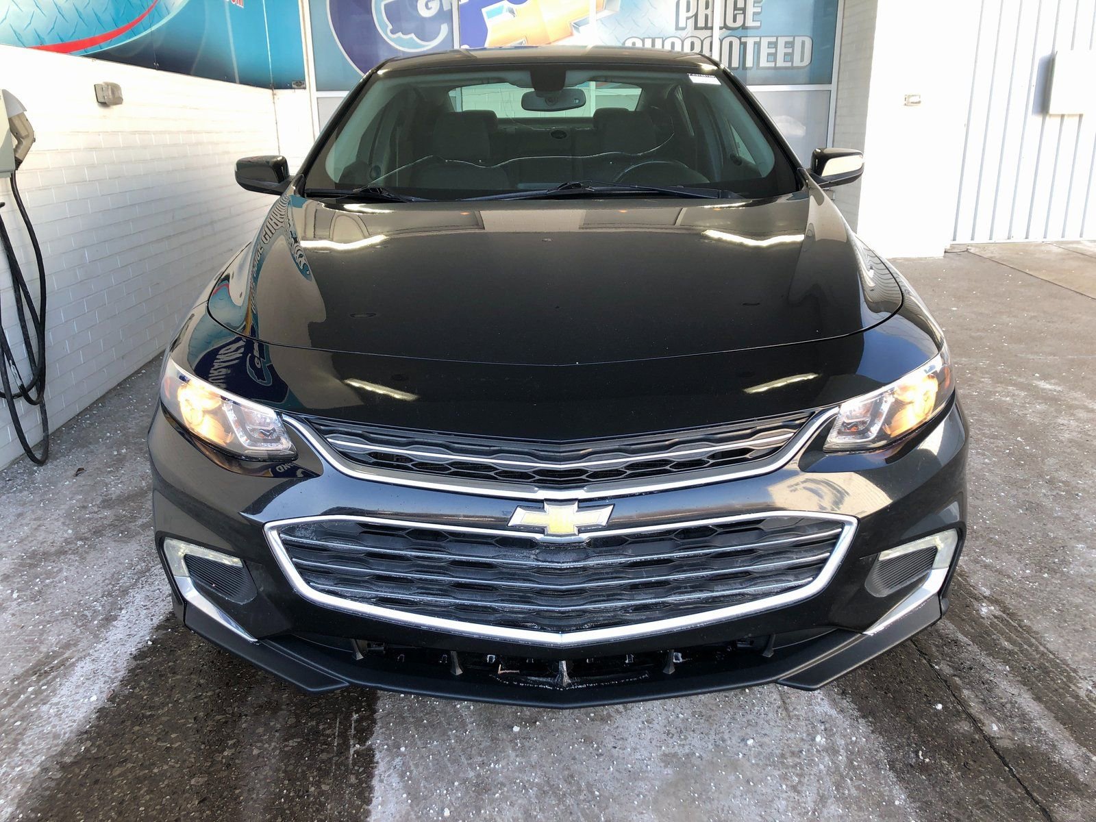 Used 2018 Chevrolet Malibu LT image 2