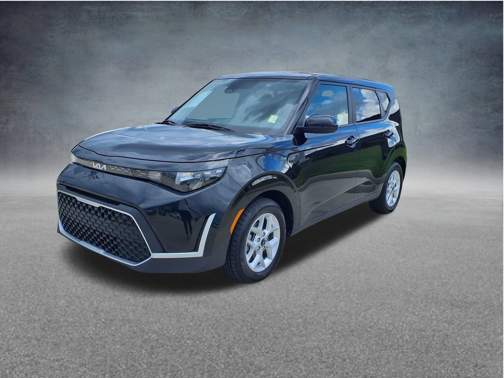 Used 2025 Kia Soul LX w/ LX Technology Package FWD image 3