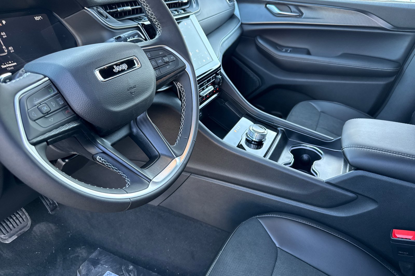 New 2025 Jeep Grand Cherokee L Altitude image 9