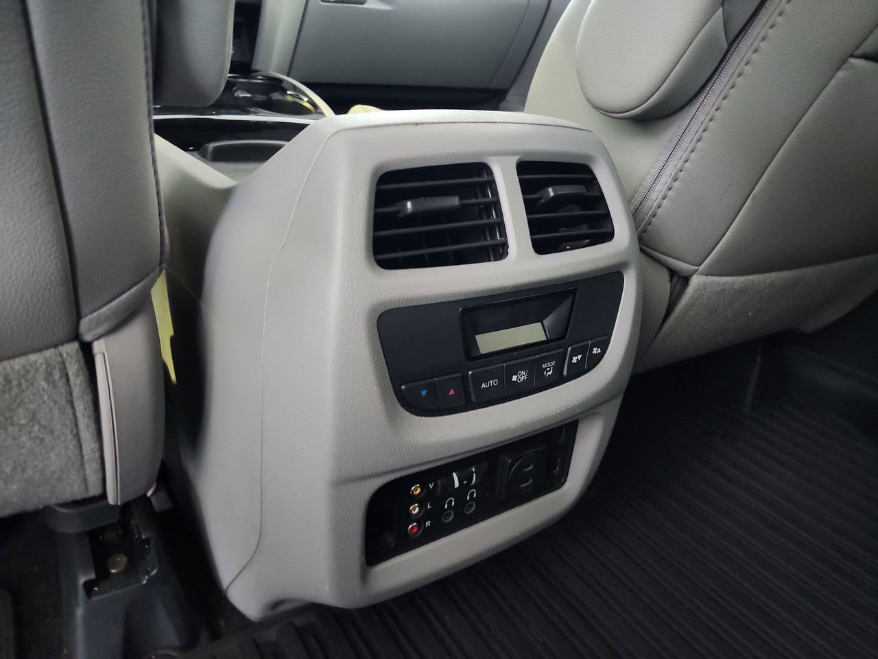 Used 2016 Honda Pilot Touring image 26