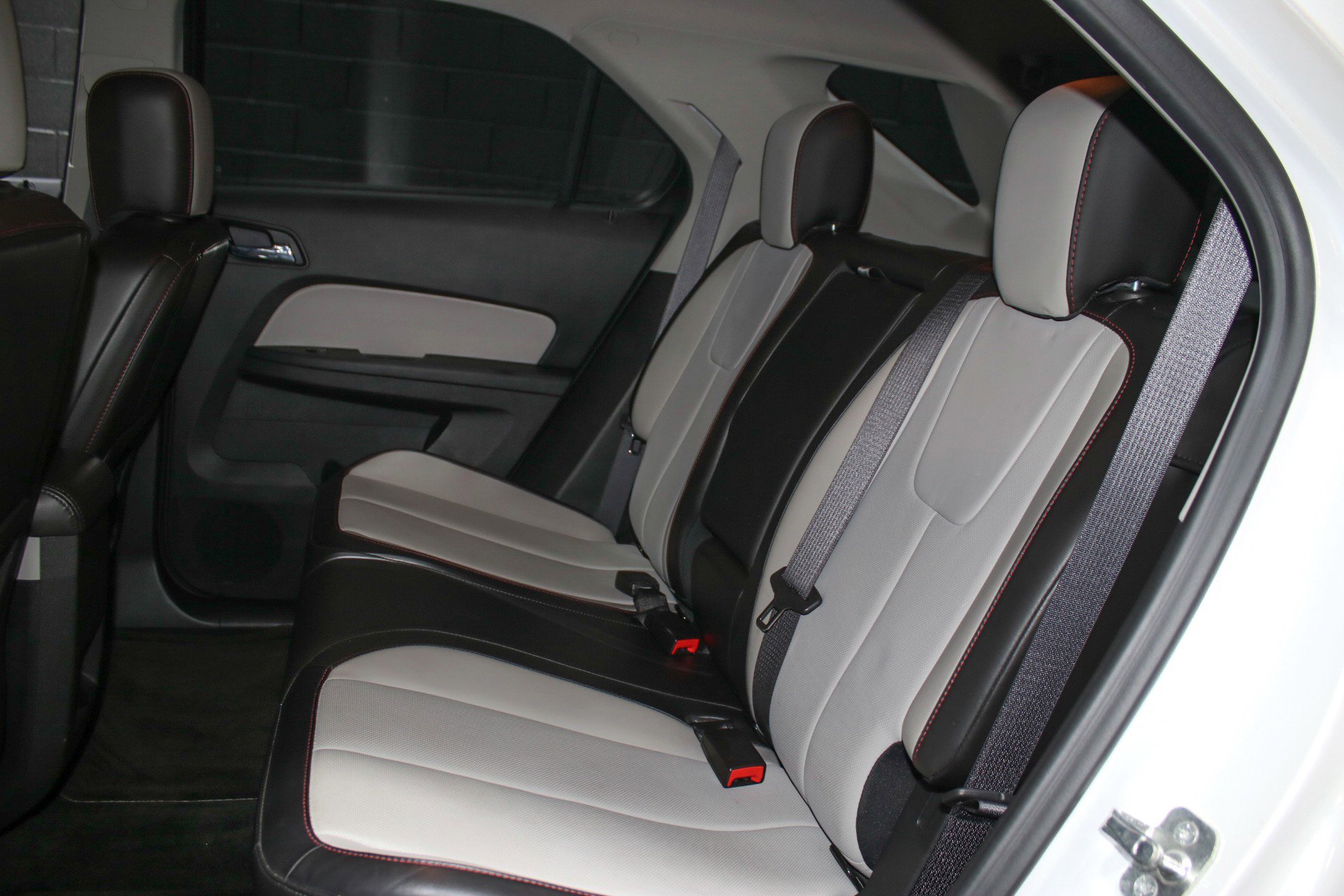 Used 2017 Chevrolet Equinox Premier w/ Enhanced Convenience Package FWD image 34