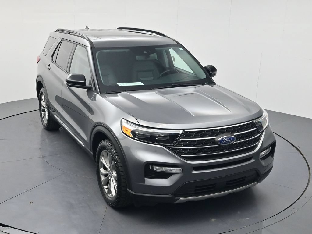 Used 2024 Ford Explorer XLT w/ Equipment Group 202A AWD/4WD image 39