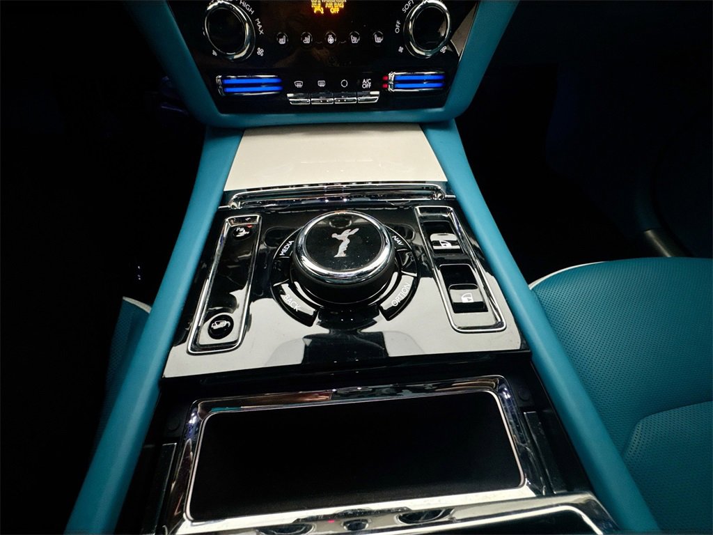 Used 2025 Rolls-Royce Spectre image 39