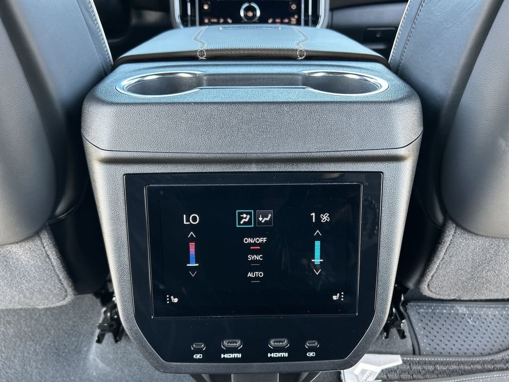 Used 2025 GMC Yukon Denali Ultimate image 22