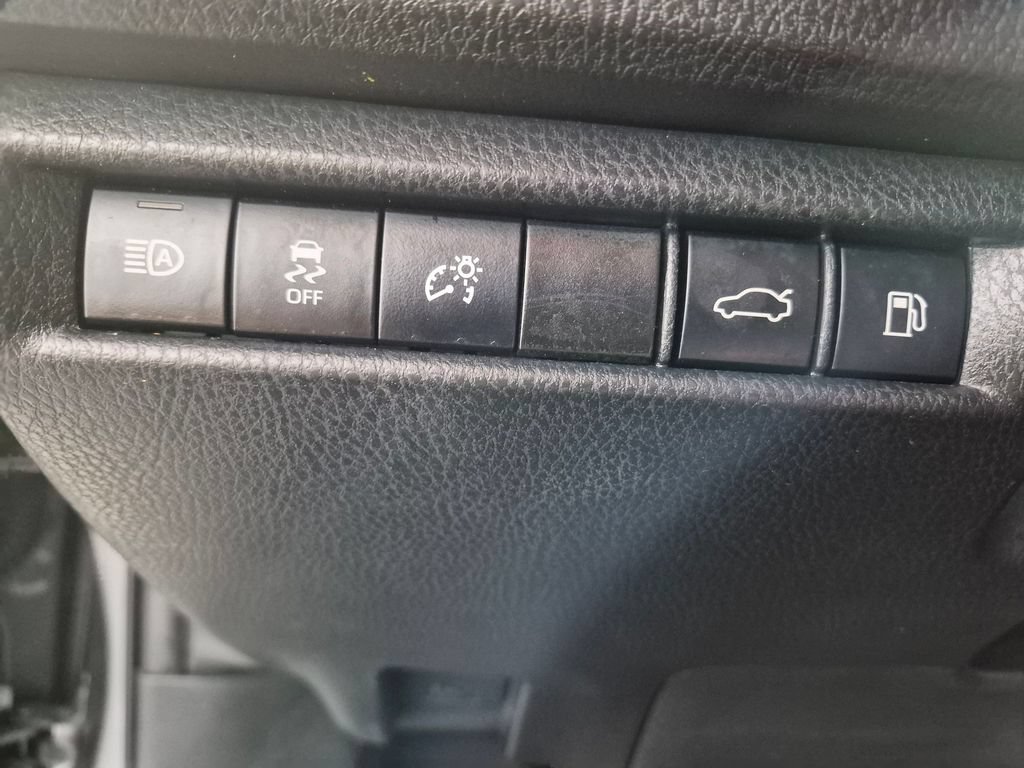 Used 2025 Toyota Camry SE w/ Convenience Package FWD image 12
