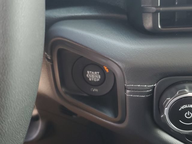 Used 2025 Jeep Gladiator Rubicon w/ Convenience Group AWD/4WD image 28