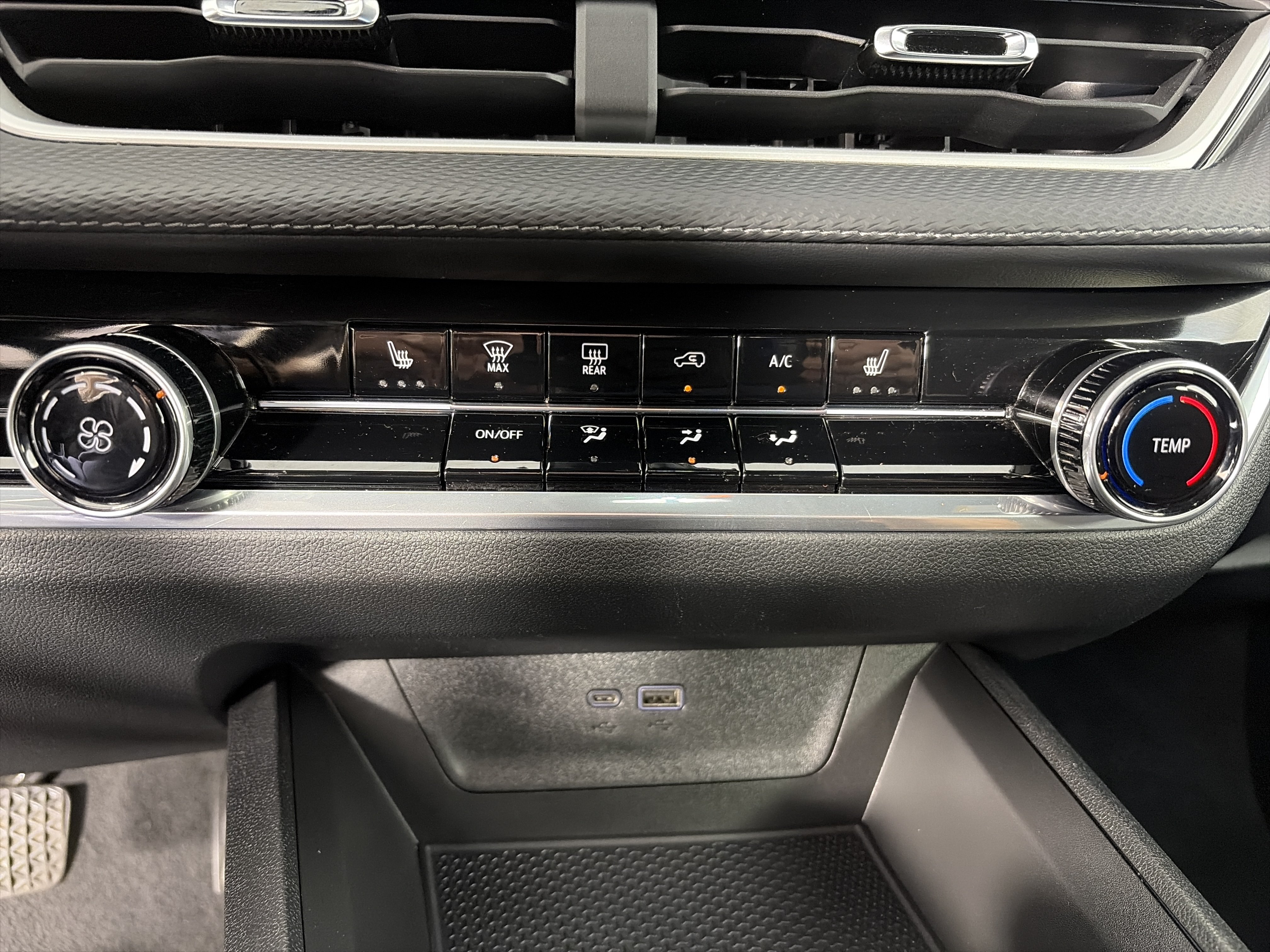 Certified 2025 Chevrolet Equinox LT w/ Safety and Technology Package AWD/4WD image 22