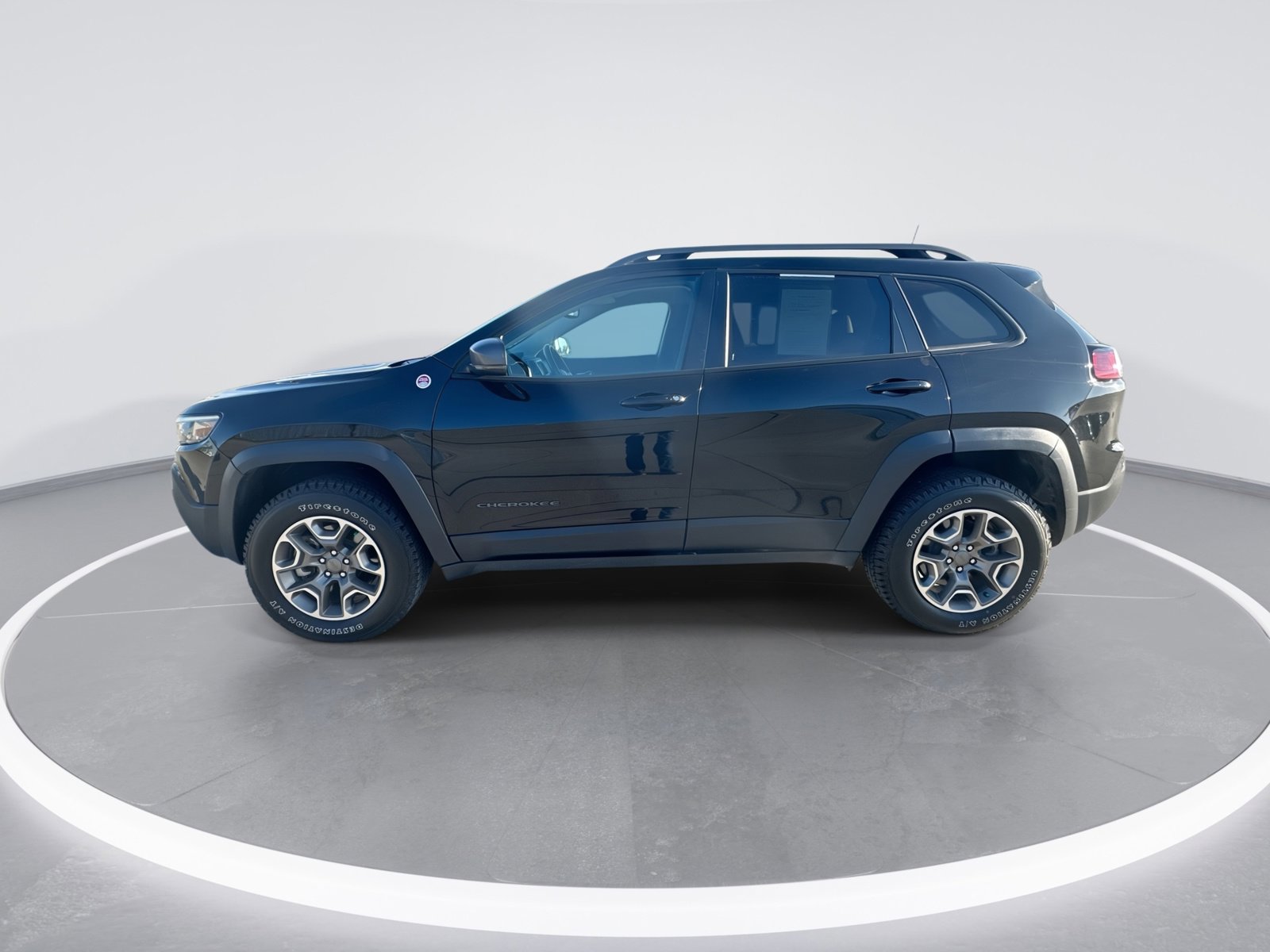 Used 2021 Jeep Cherokee Trailhawk w/ Comfort/Convenience Group AWD/4WD image 5