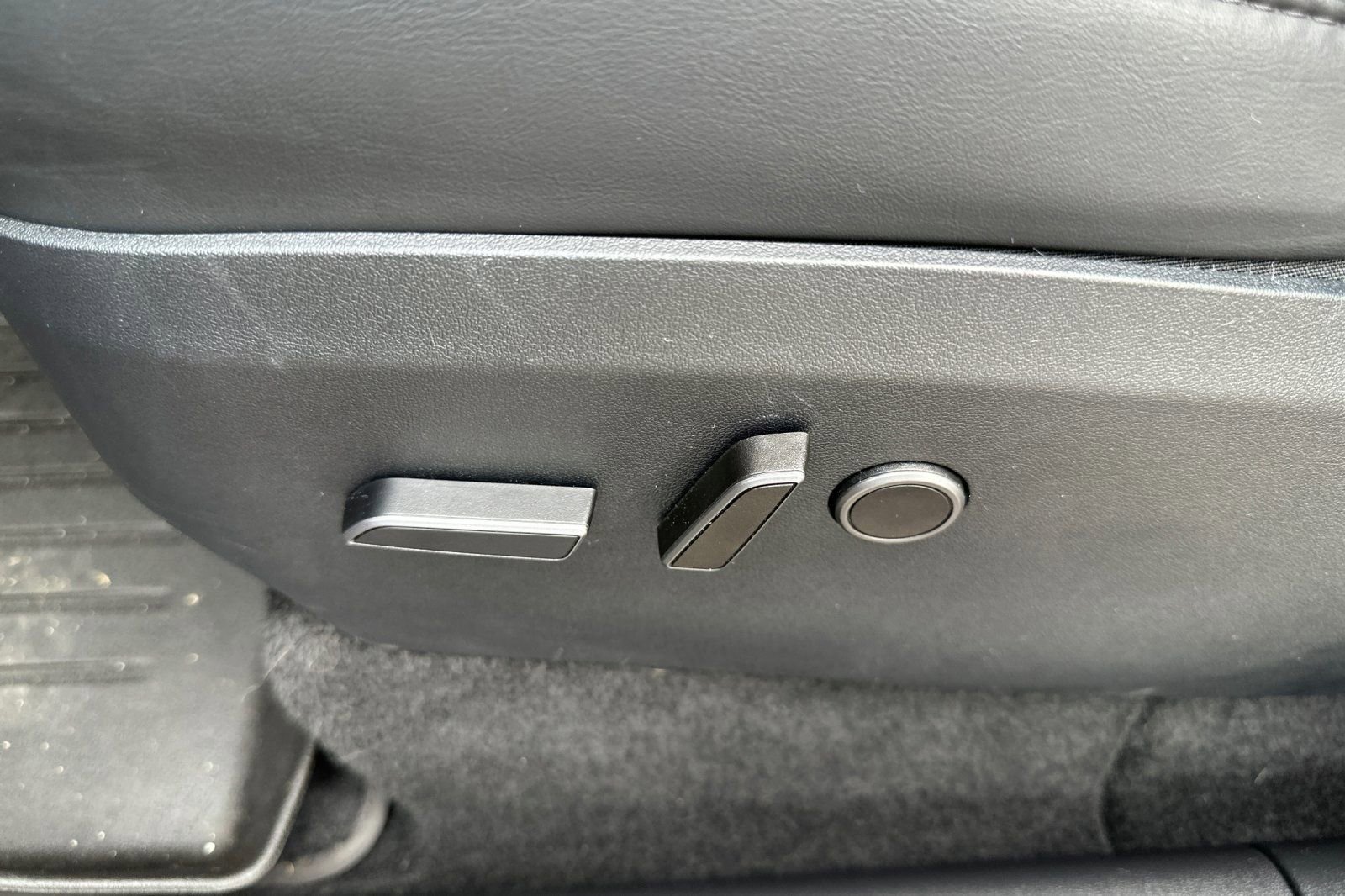 Used 2024 Tesla Model Y Long Range image 12