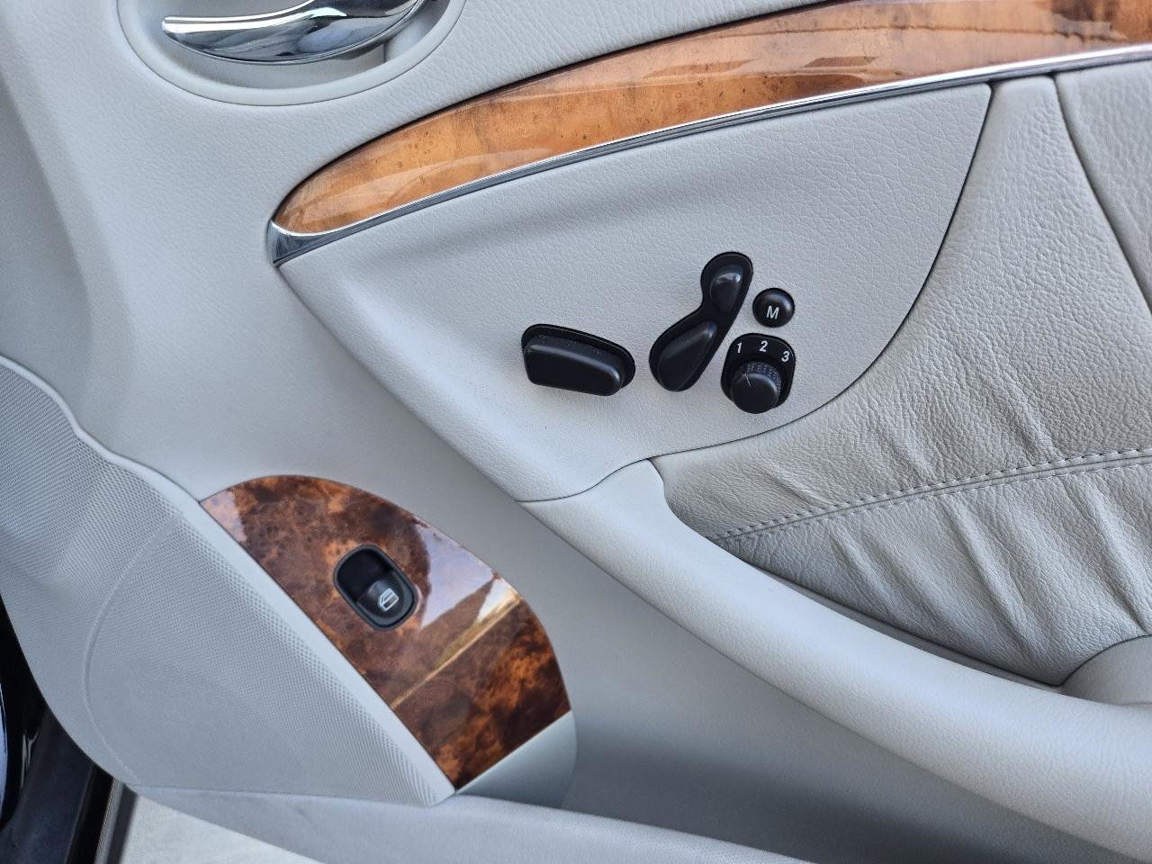 Used 2005 Mercedes-Benz CLK 500 Cabriolet image 50