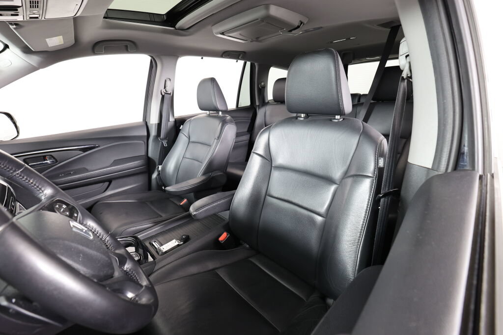 Used 2019 Honda Pilot Touring image 11