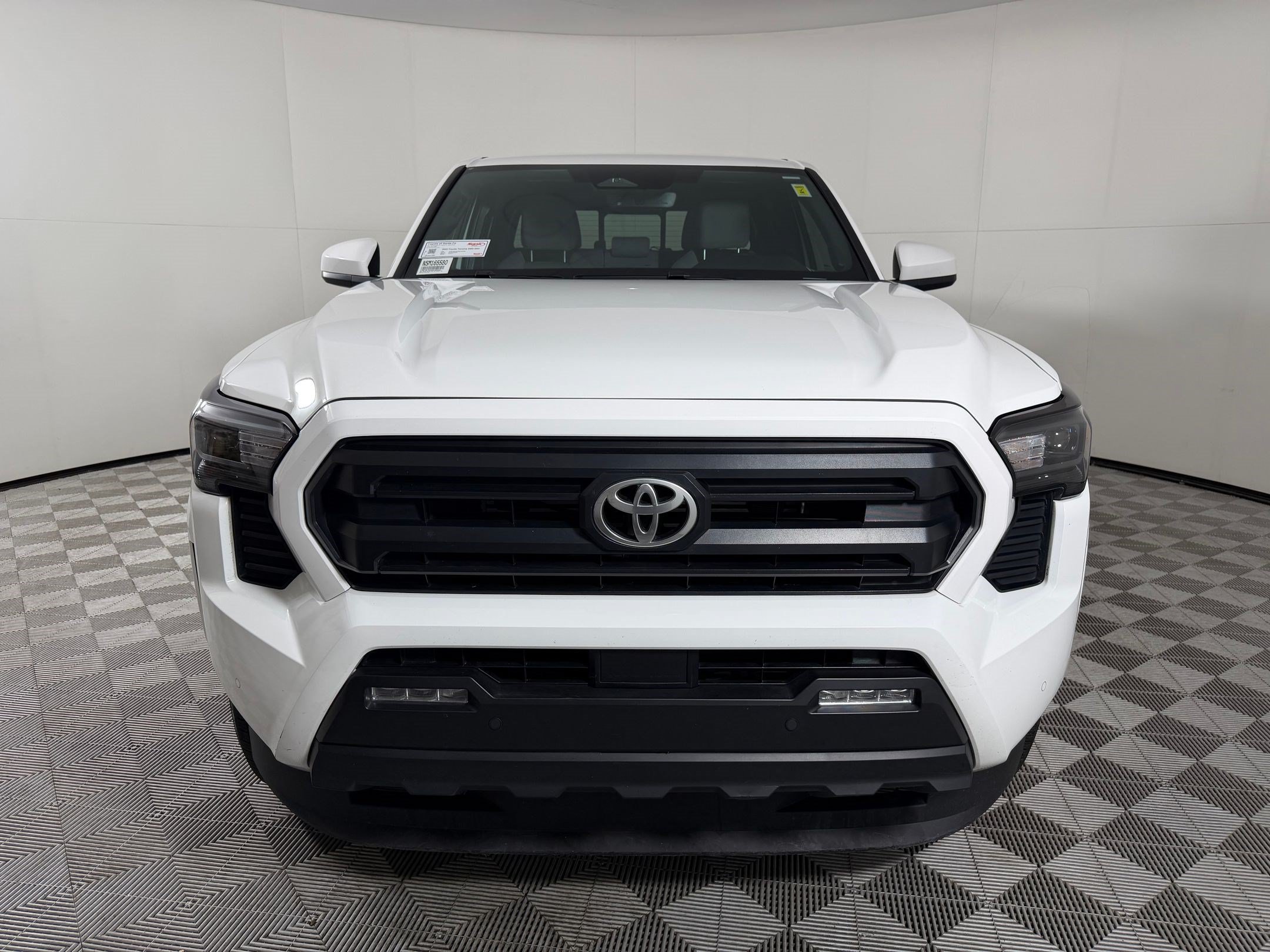 Used 2025 Toyota Tacoma SR5 AWD/4WD image 6