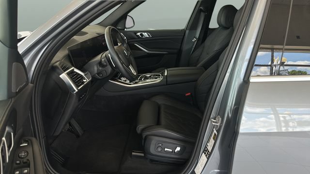 Used 2025 BMW X5 xDrive40i AWD/4WD image 8