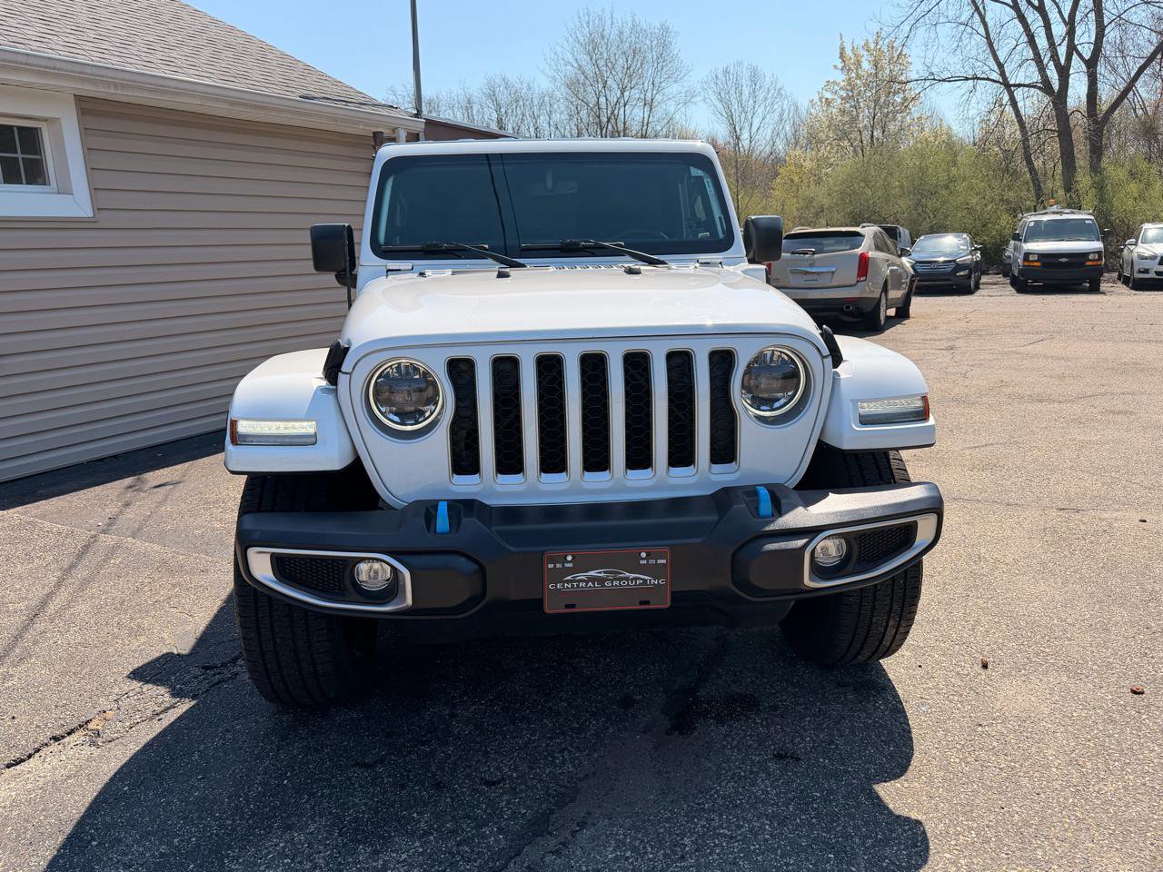 Used 2023 Jeep Wrangler Sahara w/ Cold Weather Group AWD/4WD image 9