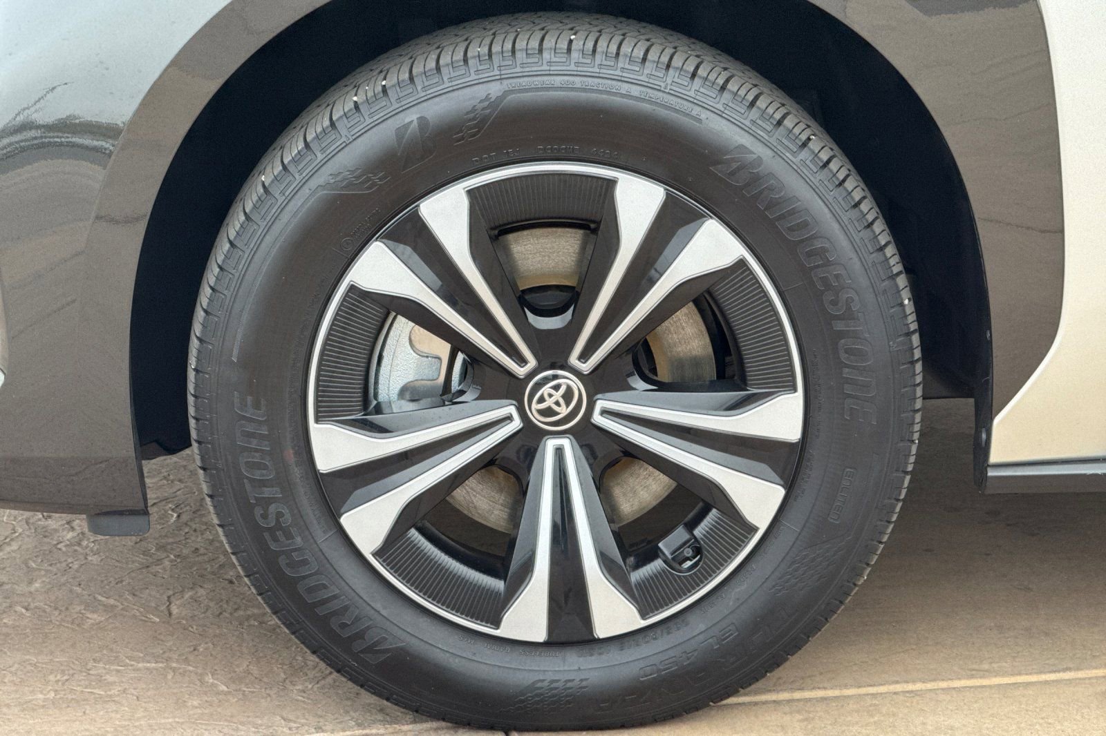 Certified 2024 Toyota bZ4X XLE image 33