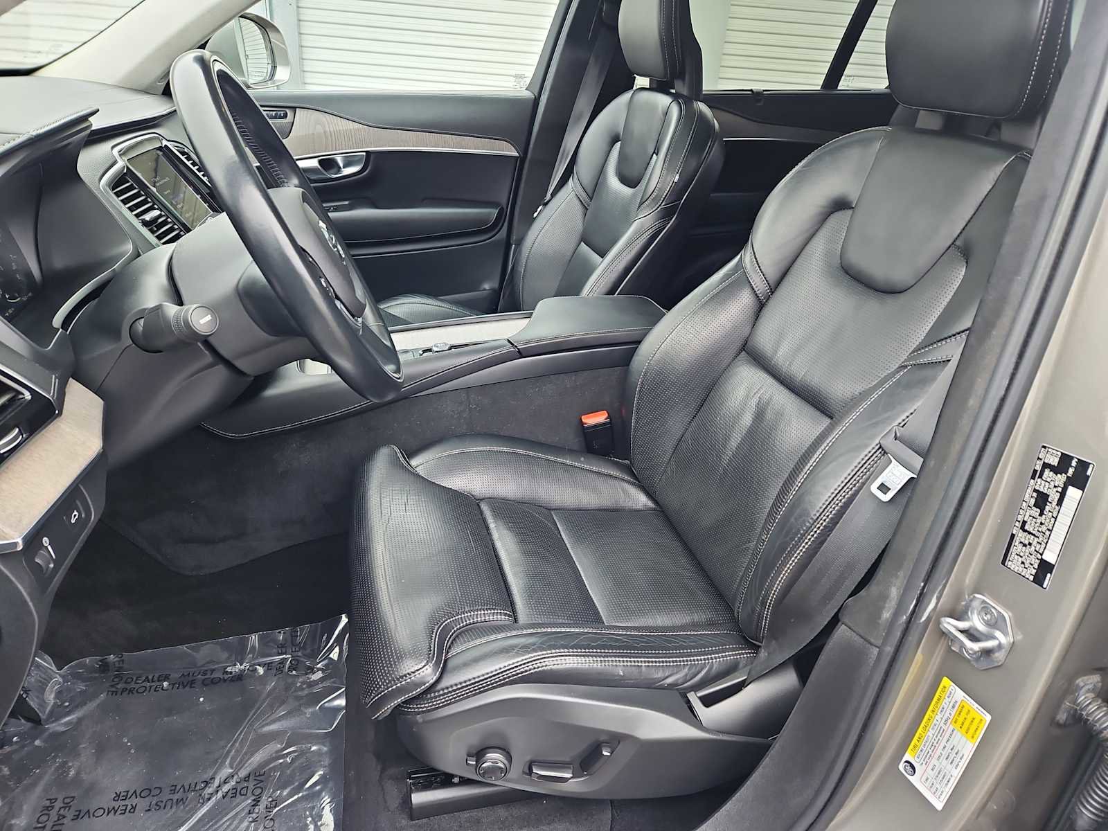 Used 2021 Volvo XC90 T6 Inscription w/ Lounge Package image 16