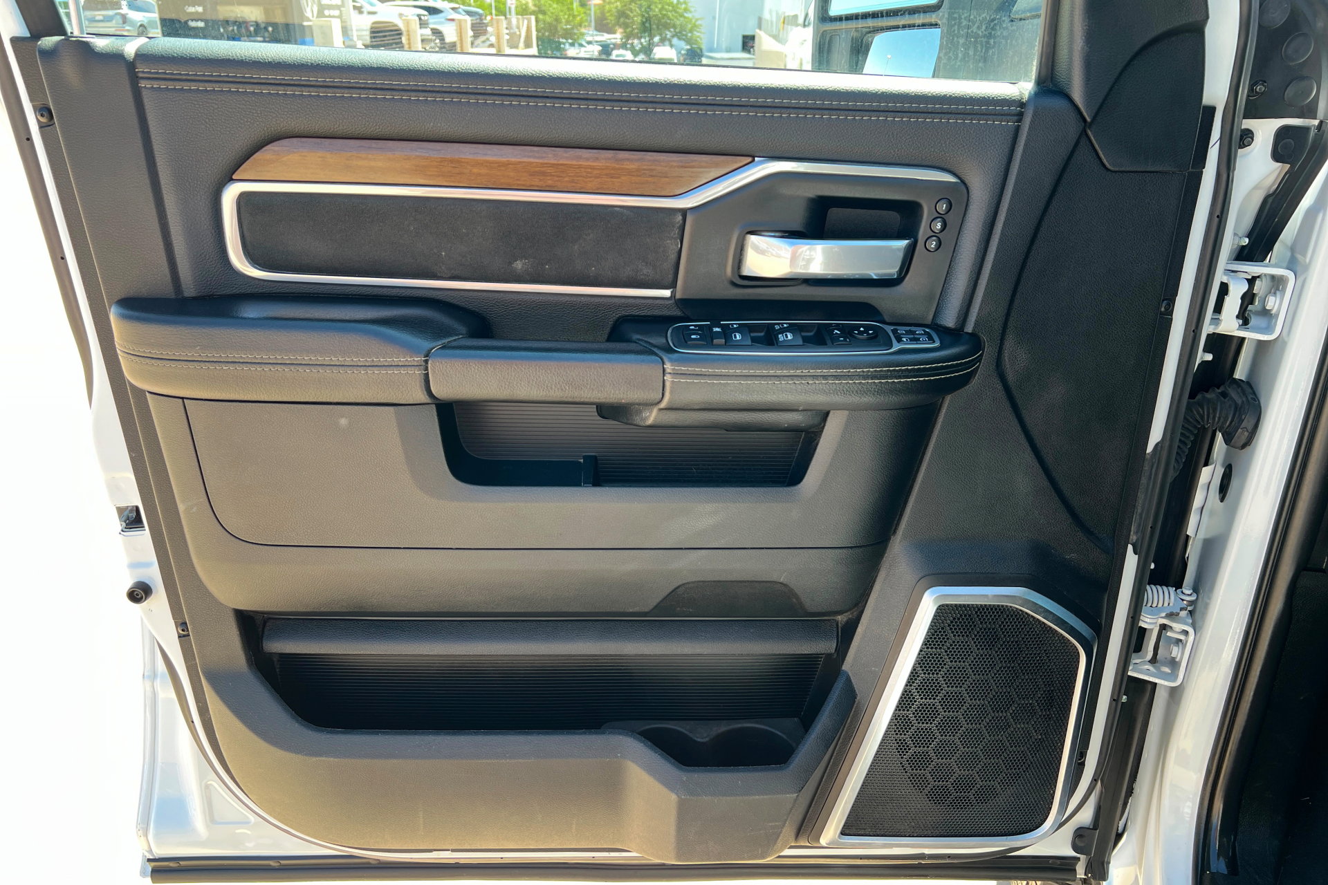 Used 2024 RAM 2500 Laramie AWD/4WD image 14