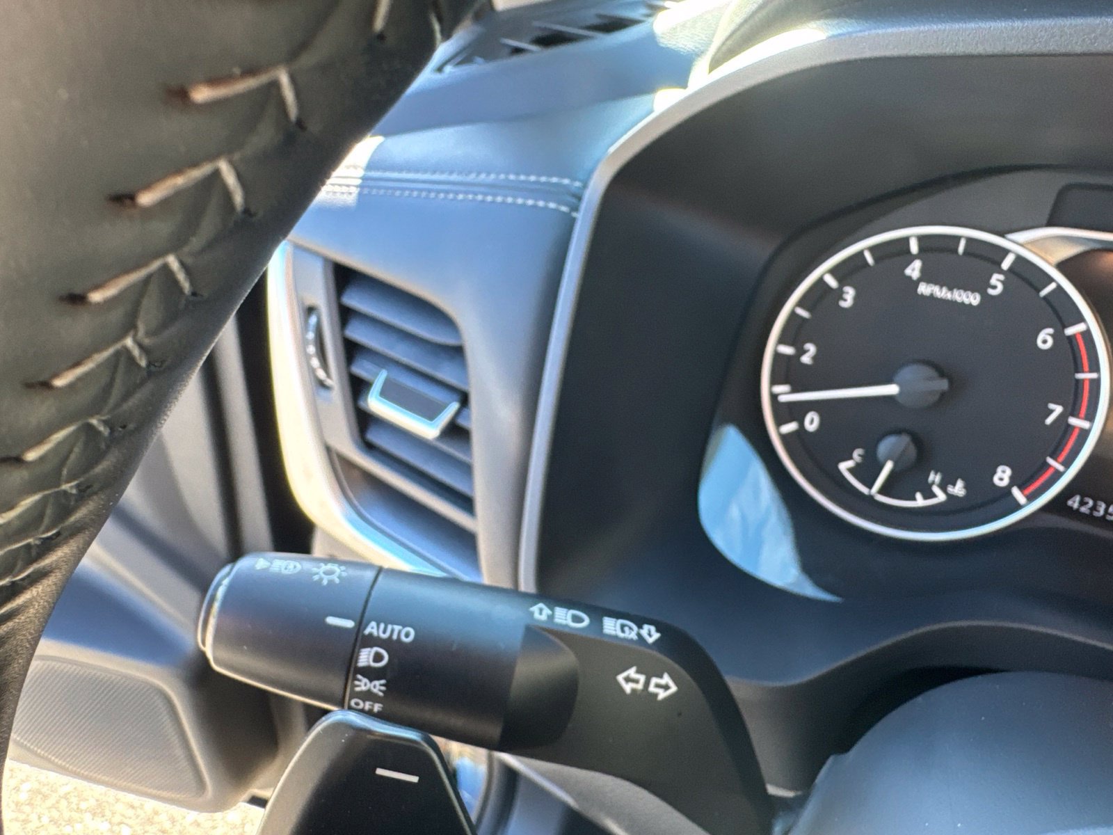 Used 2025 Nissan Rogue SV AWD/4WD image 19