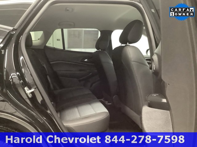 Used 2025 Chevrolet Trax LT w/ LT Convenience Package image 9