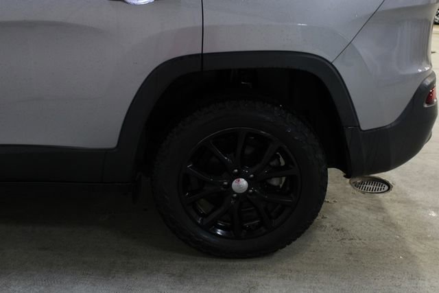 Used 2015 Jeep Cherokee Latitude FWD image 28
