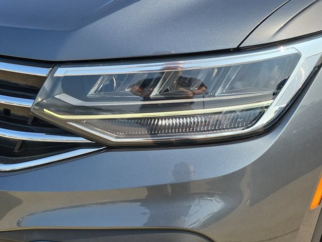 Used 2022 Volkswagen Tiguan SE w/ Panoramic Sunroof Package AWD/4WD image 35