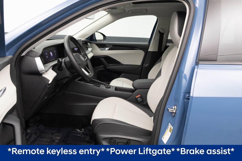 Used 2025 Volkswagen Tiguan SE image 5