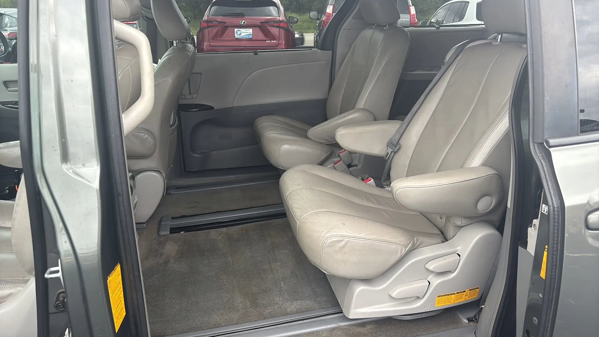 Used 2014 Toyota Sienna LE image 18