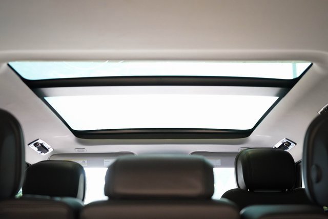 Used 2023 Land Rover Range Rover Sport SE image 17