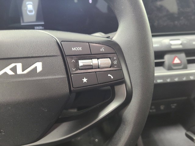 Used 2025 Kia K4 FWD image 22