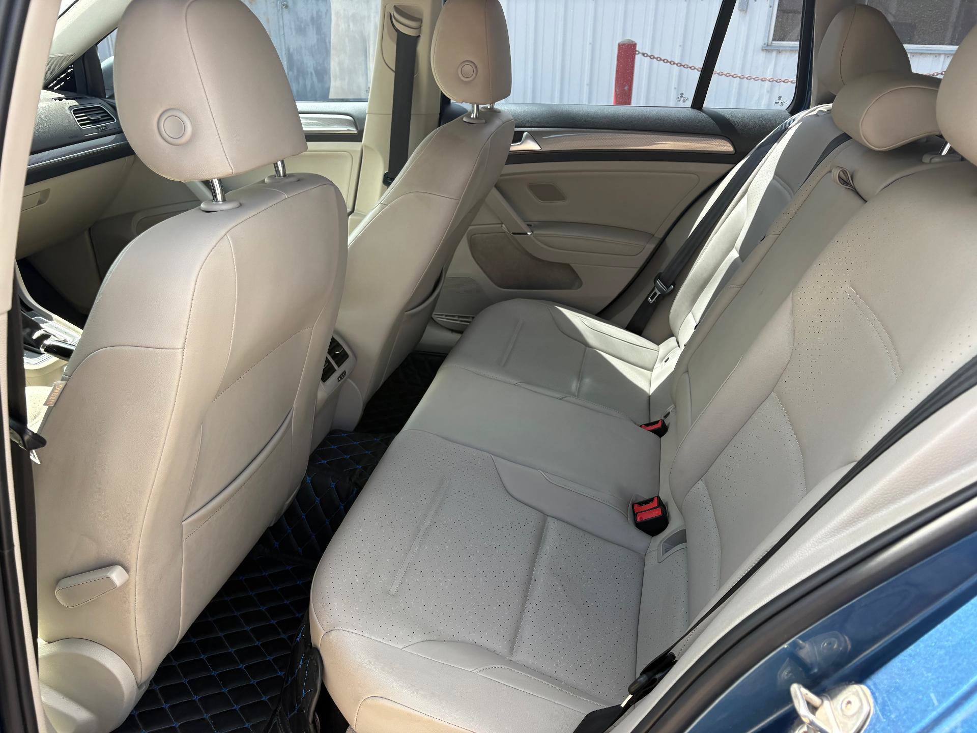 Used 2019 Volkswagen Golf Alltrack S AWD/4WD image 25