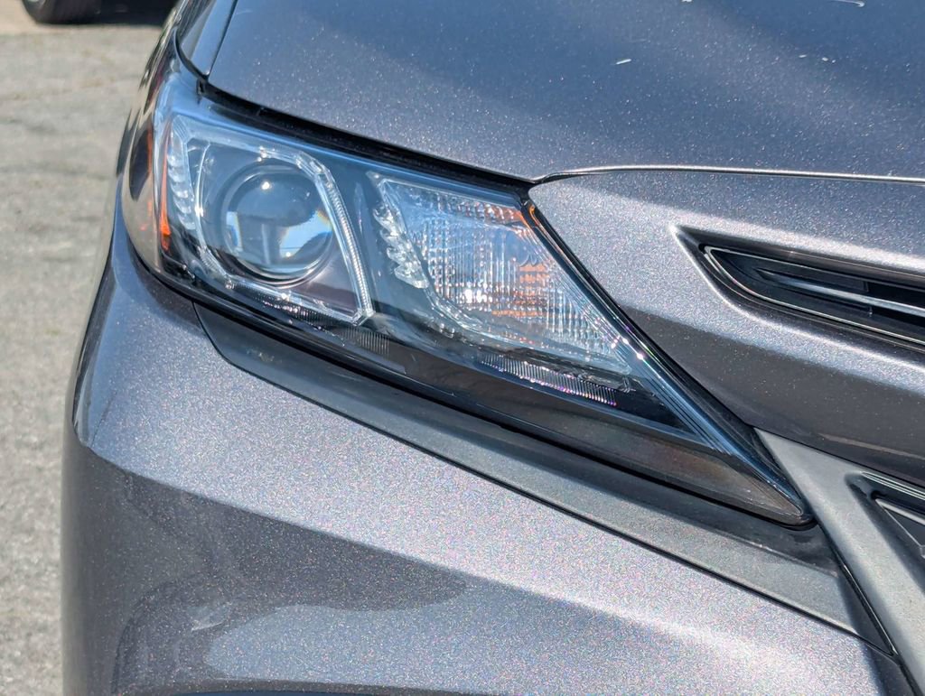 Used 2021 Toyota Camry SE image 10