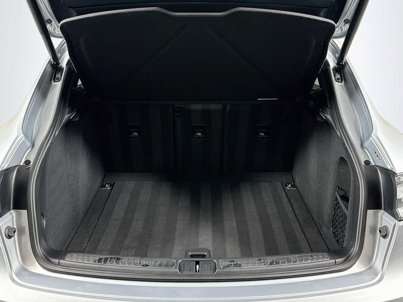 Certified 2023 Porsche Macan AWD/4WD image 27