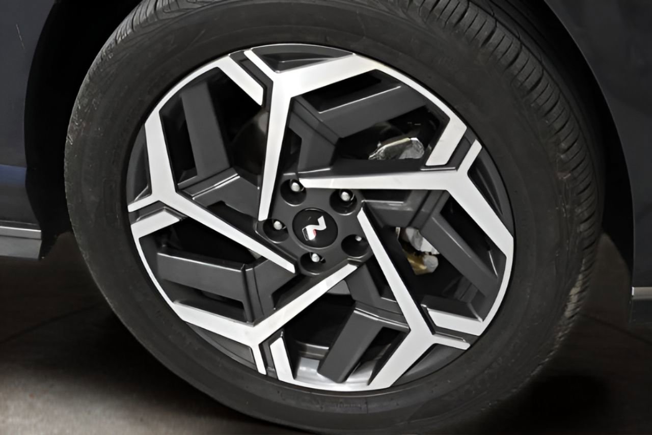 Used 2025 Hyundai Kona N Line S FWD image 6