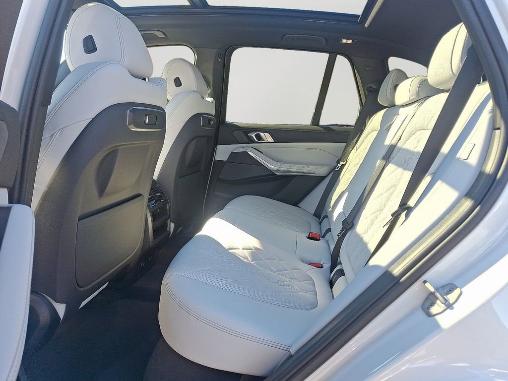 Used 2024 BMW X5 sDrive40i w/ Premium Package image 8