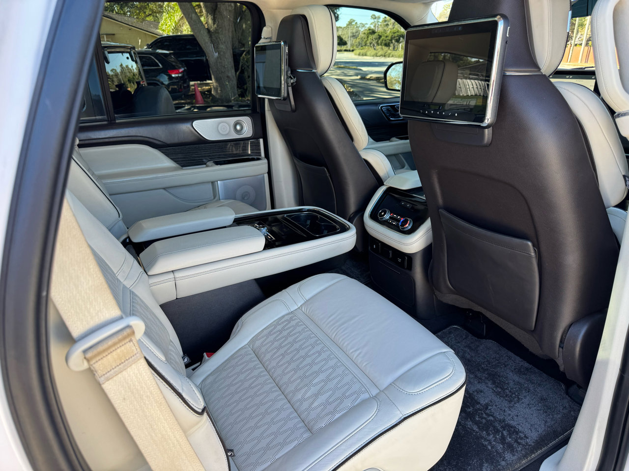Used 2018 Lincoln Navigator Black Label w/ Cargo Package image 46