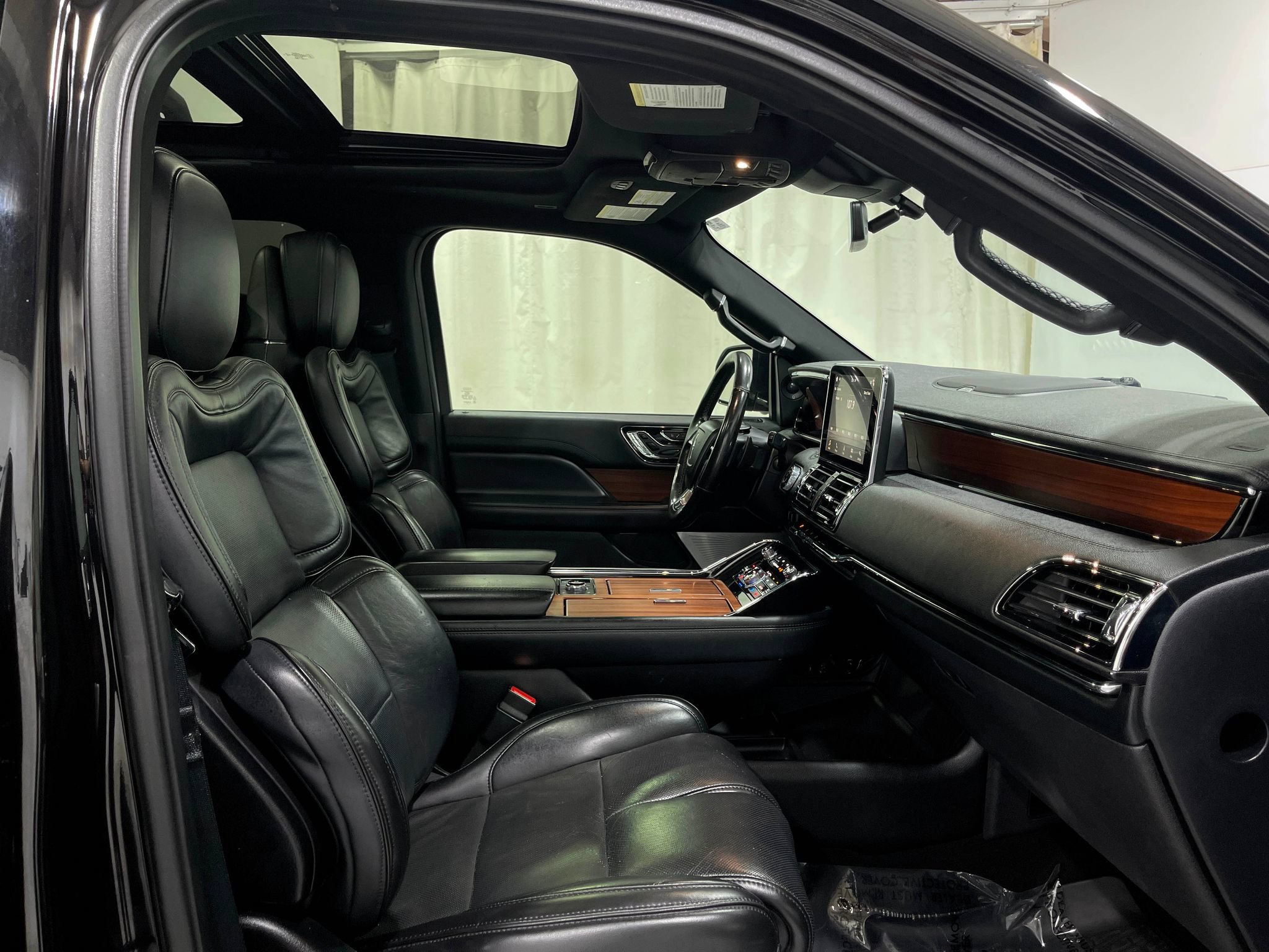 Used 2019 Lincoln Navigator Reserve AWD/4WD image 34