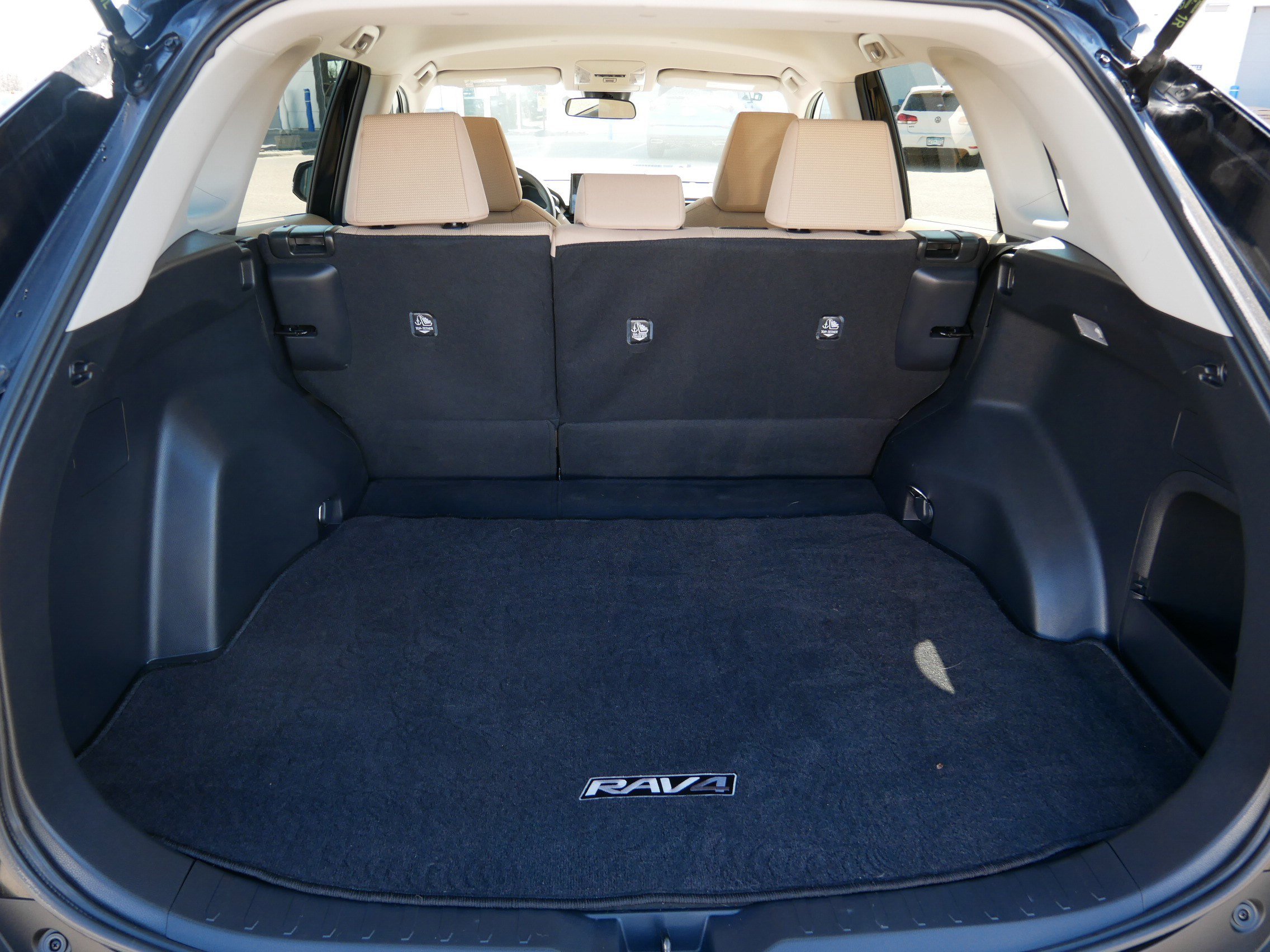 Used 2021 Toyota RAV4 LE AWD/4WD image 18