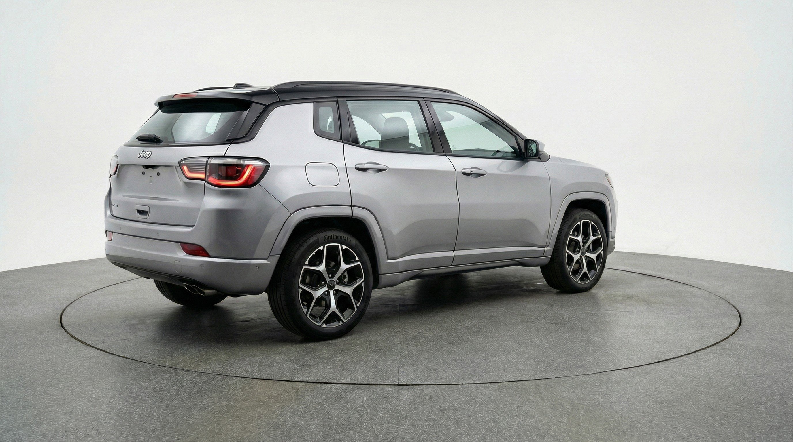 Used 2025 Jeep Compass Limited image 9