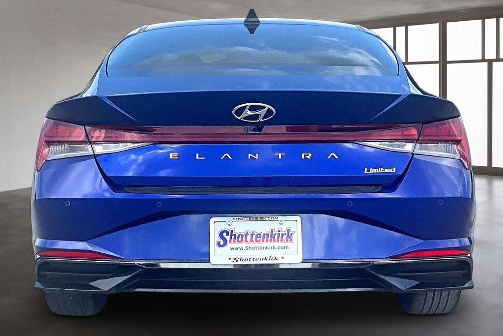 Used 2023 Hyundai Elantra Limited w/ Cargo Package FWD image 5
