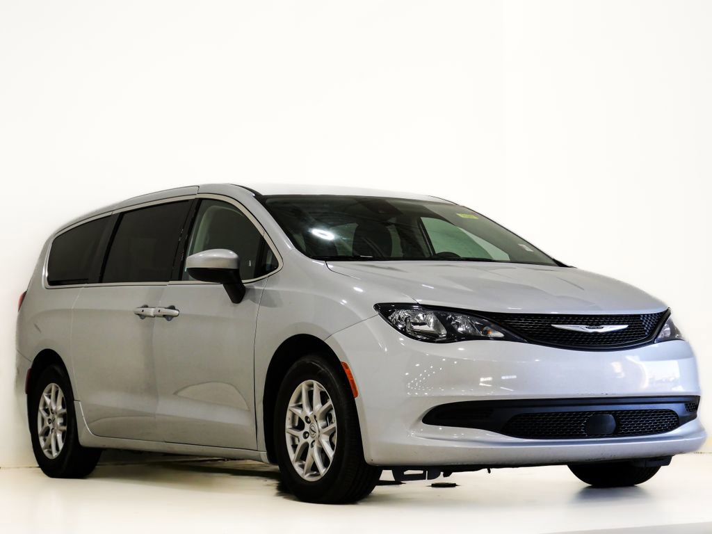 Used 2023 Chrysler Voyager LX image 1