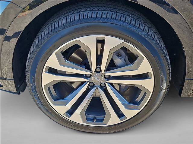Used 2020 Audi Q8 Prestige w/ Prestige Package image 24