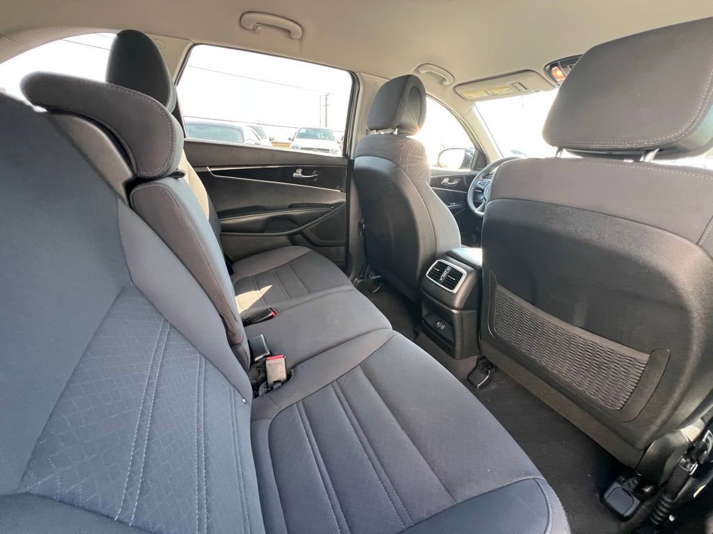 Used 2016 Kia Sorento L image 13